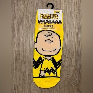 PEANUTS NOVELTY ANKLE SOCKS NWT WOMEN’S SHOE SIZE 4-10